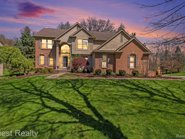 9950 Pebble Creek Ct, Davisburg, MI 48350