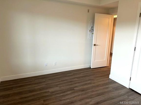 5th image of 147 Haliburton St #502