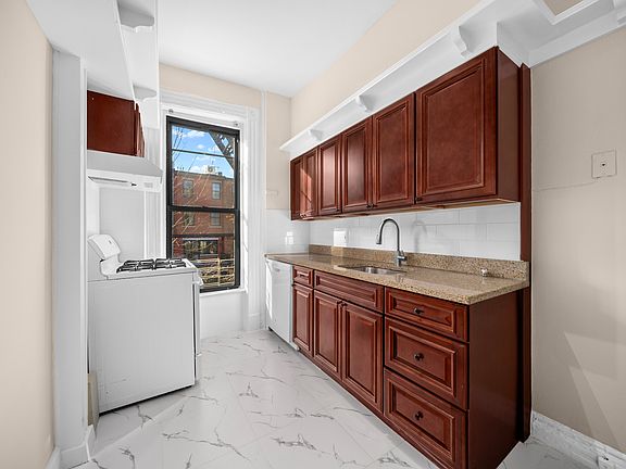 3rd image of 86 Sterling Pl APT 2