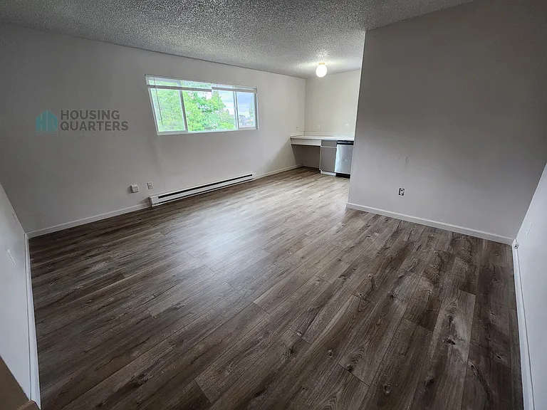 1810 N Addison St #7 — Photo 1