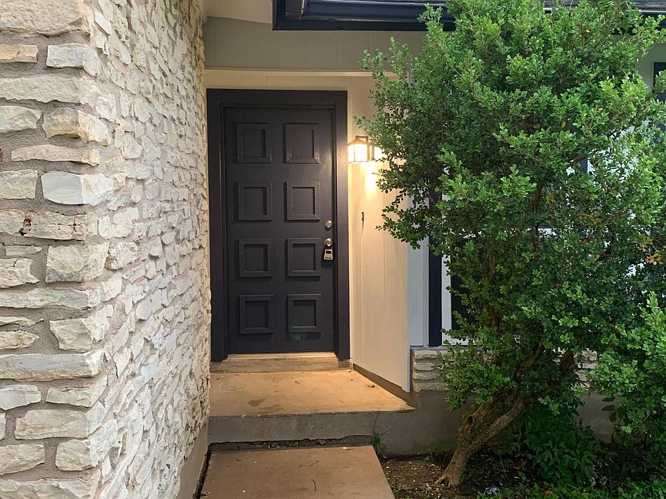 1st image of 1211 Meadows Dr