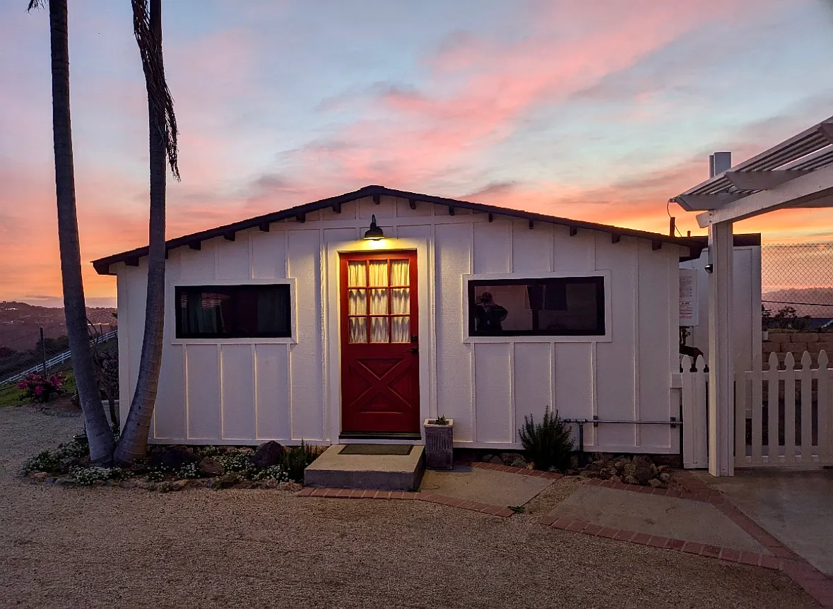 Studio, 350 sqft, $2,250 — Photo 2