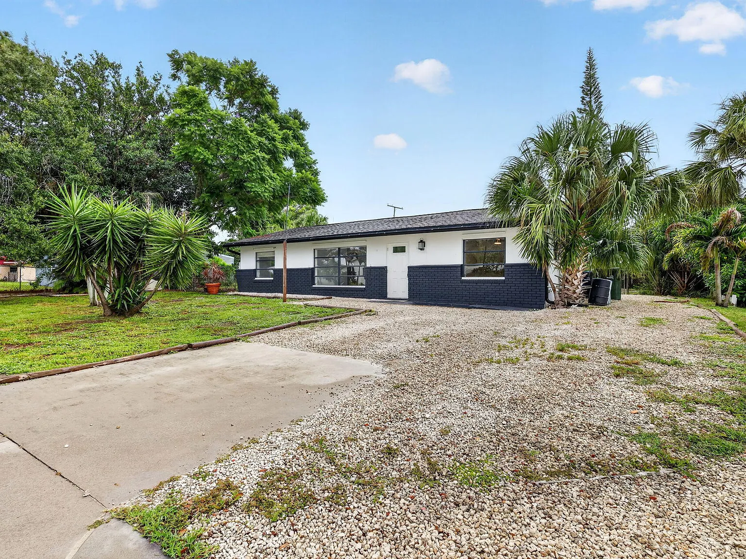 3 bed, 2.0 bath, 1188 sqft, $2,200 — Photo 3