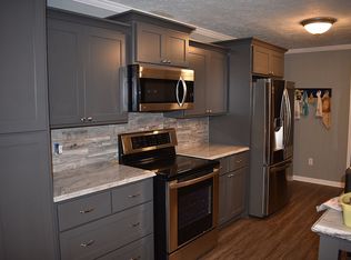 410 Charlie Brown Rd, Central City, KY 42330