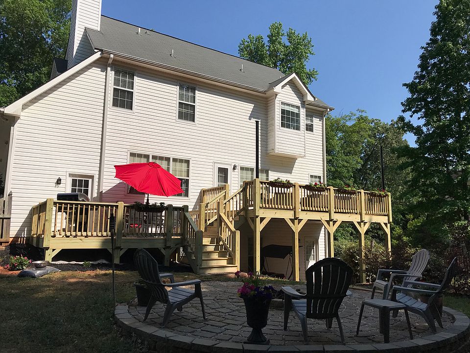 Double deck and fire pit 