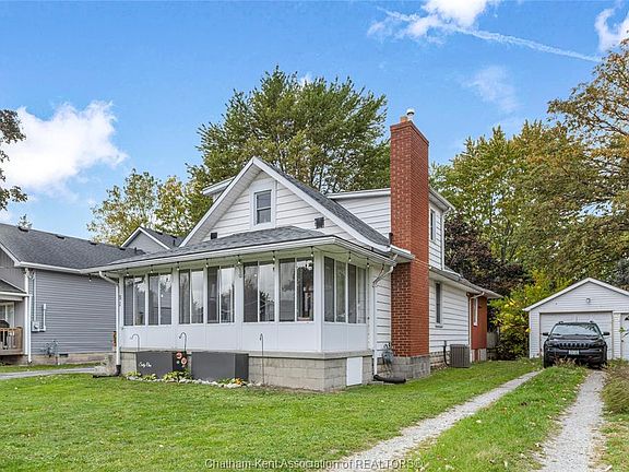 4th image of 61 University Ave