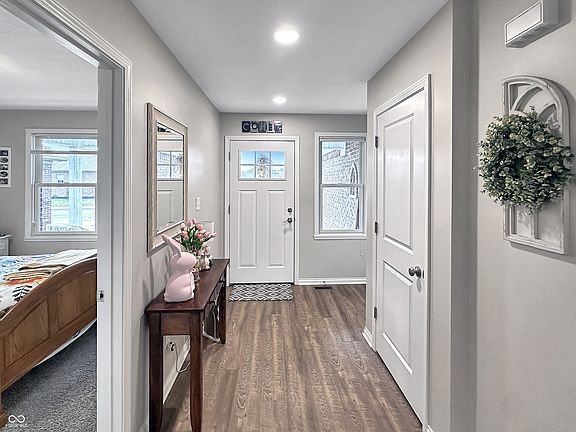 2nd image of 26 Shadow Wood Dr
