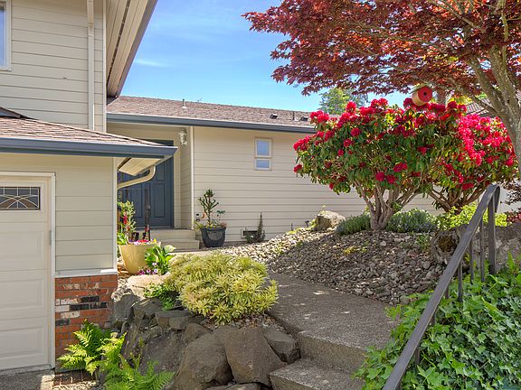 3rd image of 823 S Marine Hills Way