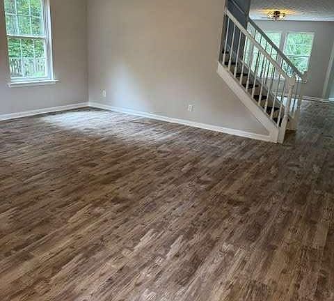 2nd image of 528 Lazy River Ln