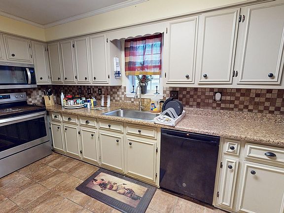 2nd image of 125 Auburn Ave