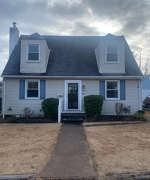 12 Bayview Ave — Photo 1