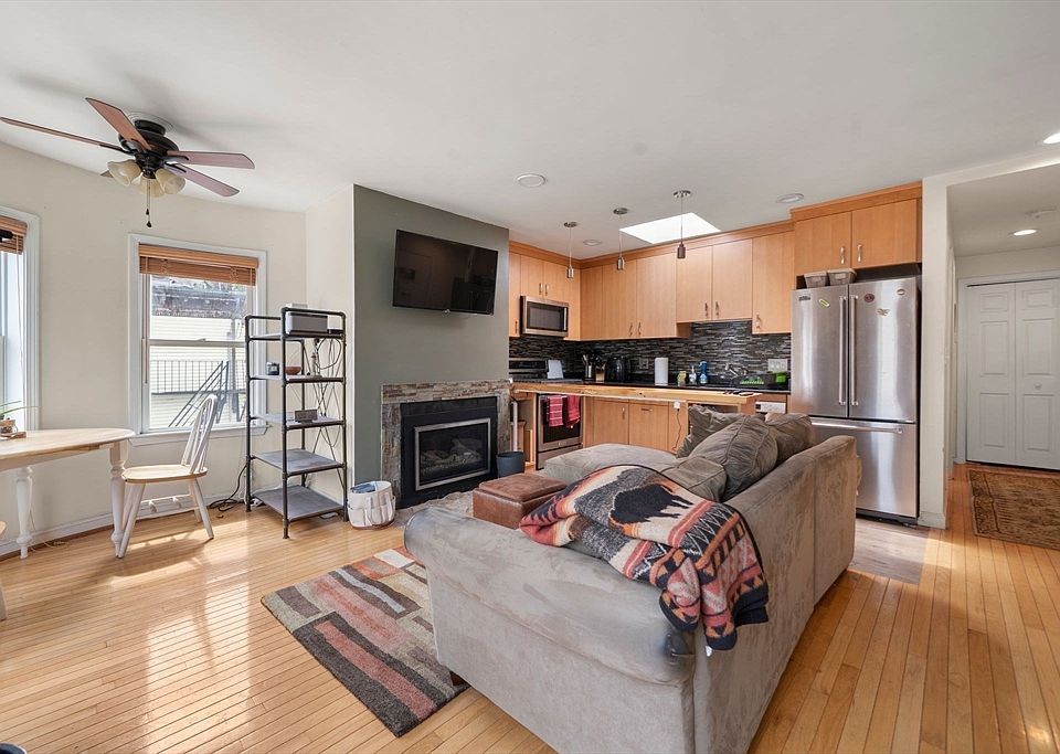 1st image of 239 Boston St APT 3