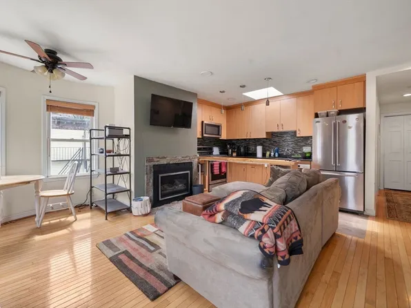 239 Boston St APT 3, Dorchester, MA 02125