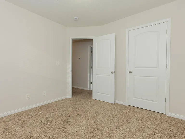 4920 Penrose Dr — Photo 9