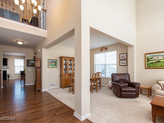 2nd image of 1878 Roseland Ln