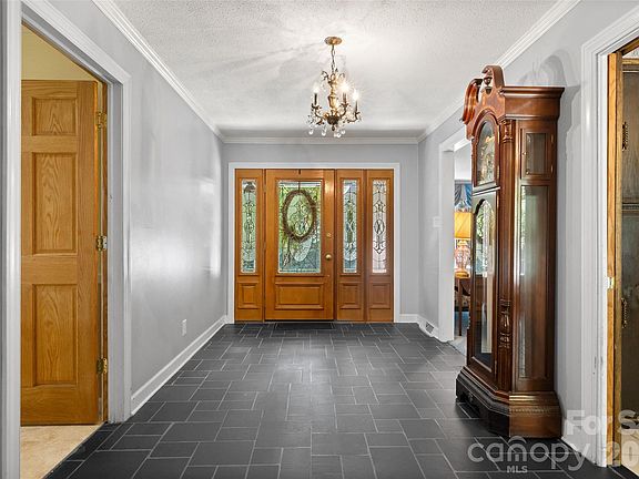 3rd image of 600 Fairway Dr