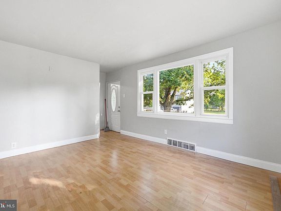 5th image of 339 Magnolia Ave