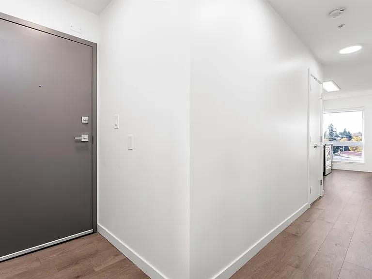 2551 Kingsway #502 — Photo 15