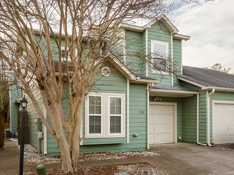 116 Bridletrace Ln — Photo 2