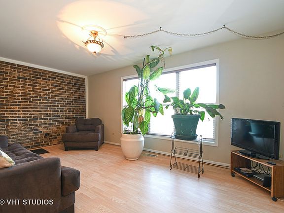 3rd image of 18527 Harwood Ave APT 1B
