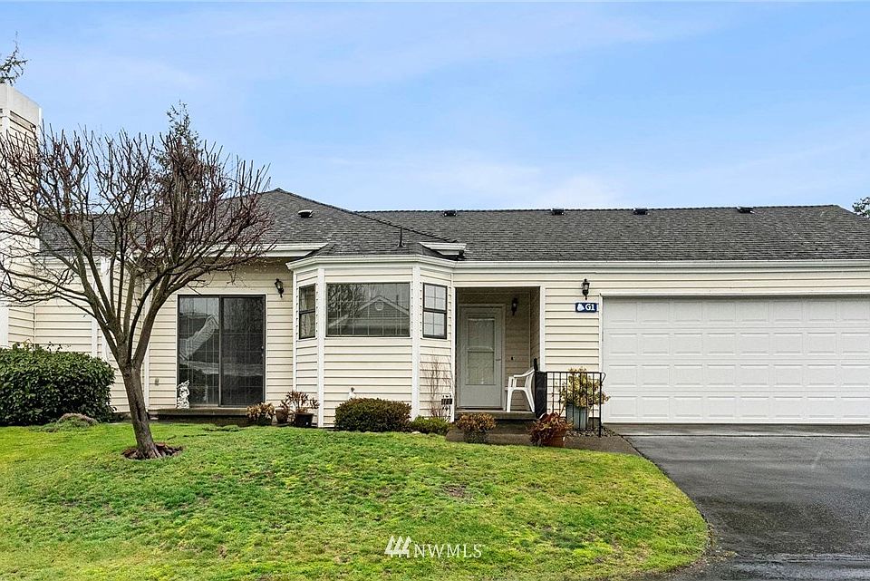 Welcome home! These coveted condominiums offer one level living with all of the conveniences.