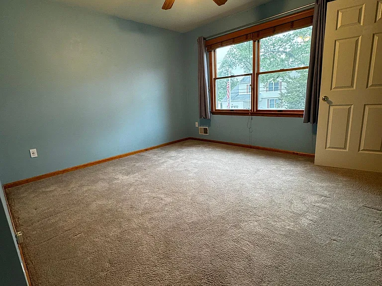 881 Linden Ave — Photo 20