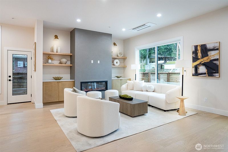5th image of 18603 104th Avenue NE #B