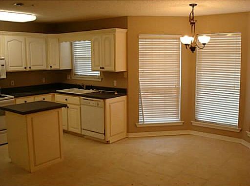 4th image of 5303 Woodridge Ct