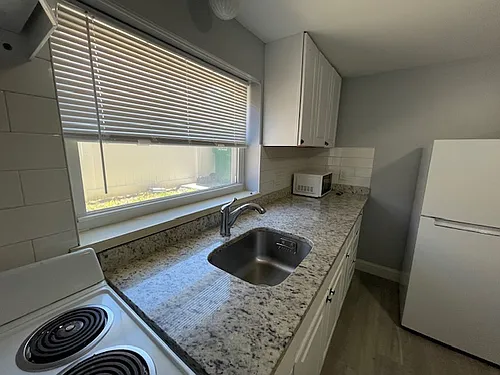 80 Sea St #2 Photo 1