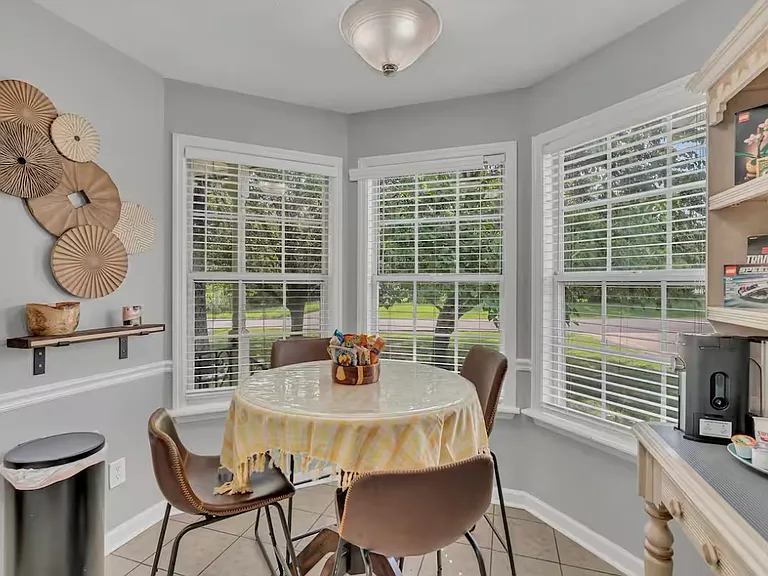 311 Elizabeth Ct — Photo 15