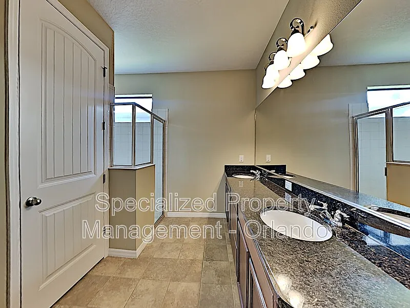 4 bed, 2.0 bath, 2074 sqft, $2,799 — Photo 2
