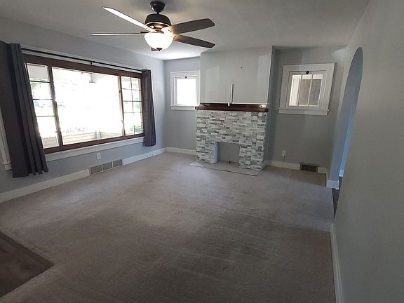 3rd image of 821 7th Ave