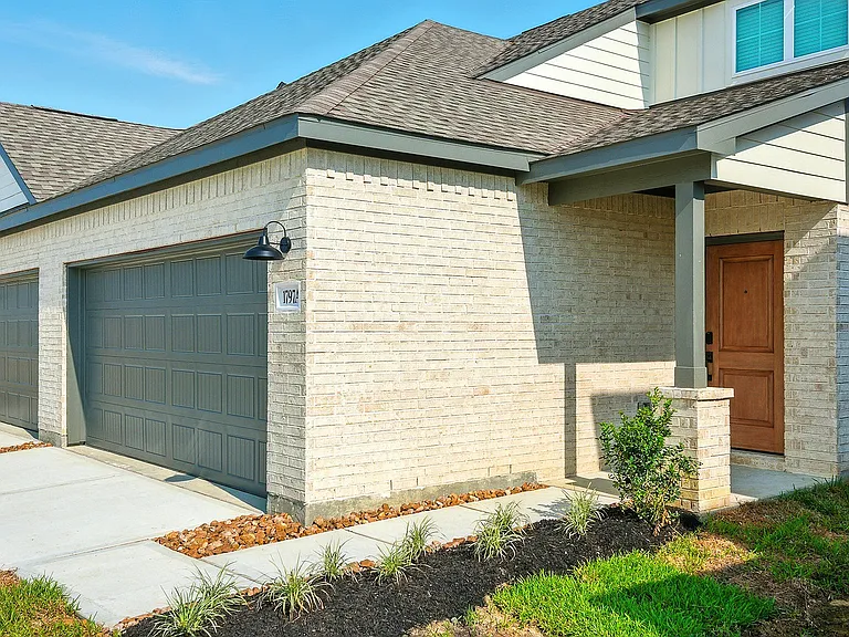 4A | 4 Bed / 2.5 Bath - Entrance With Attached Garage