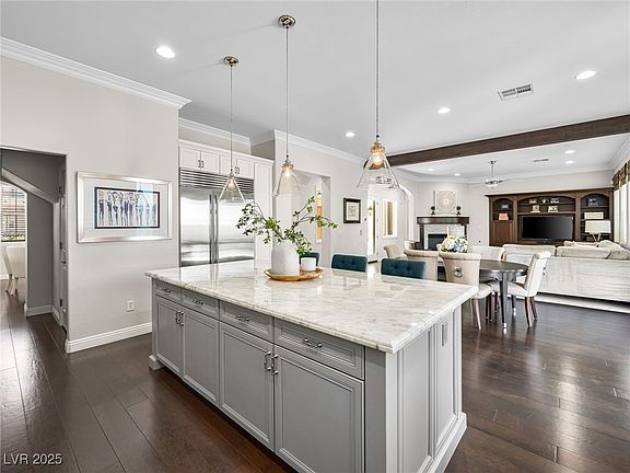 3rd image of 220 Villa Borghese St