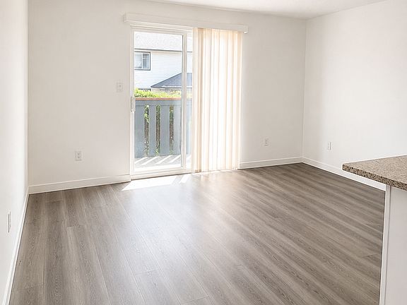 4th image of 11119 Woodinville Dr #117
