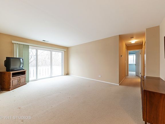 4th image of 377 Sandalwood Ln APT D2