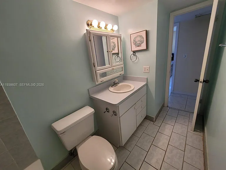 401 Golden Isles Dr #1114 — Photo 20