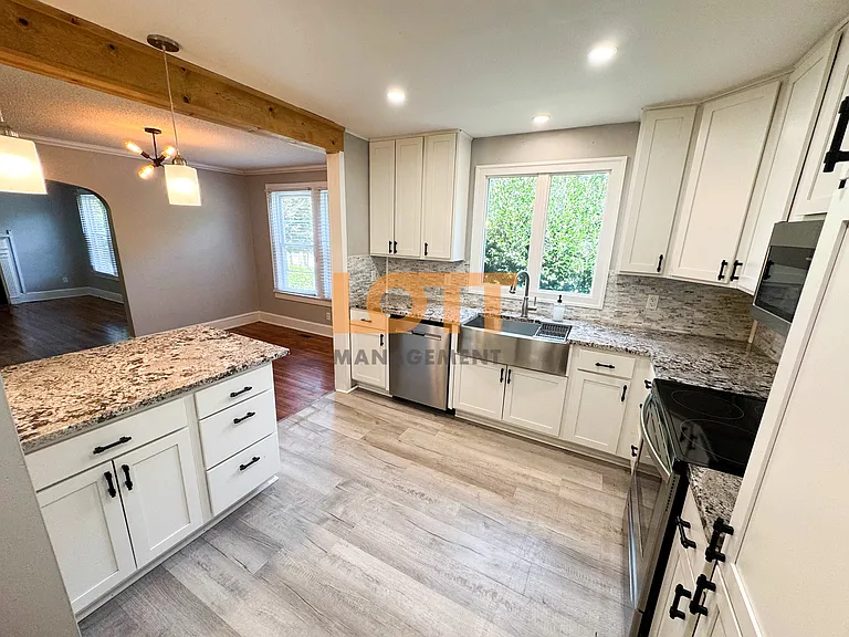 106 E C Ave — Photo 18