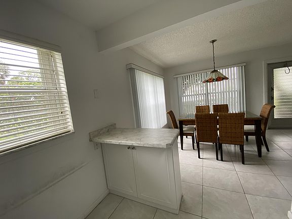 5th image of 114 Greenbrier Cir
