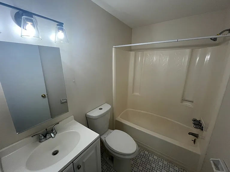 291 Hudson Ave #A — Photo 6