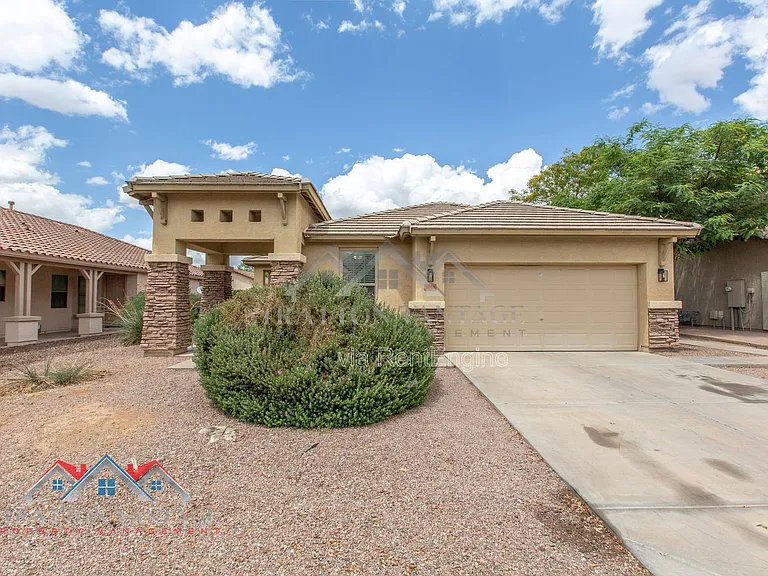 3068 E Ravenswood Dr — Photo 1