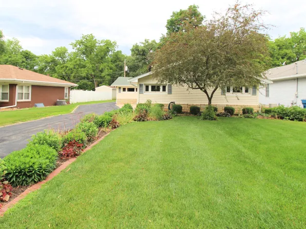 1225 Justine Dr, Kankakee, IL 60901