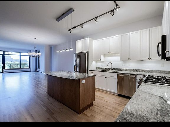 3rd image of 1120 2nd St S #413