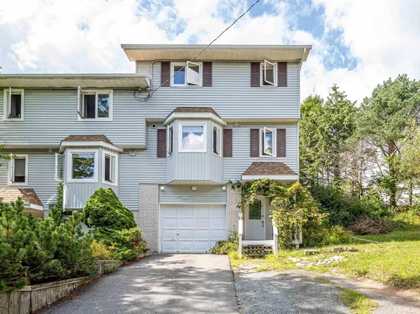 12 Basinview Dr, Bedford, NS B4A 3W9