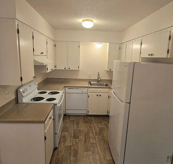 Canterbury Terrace Apartments — Photo 16