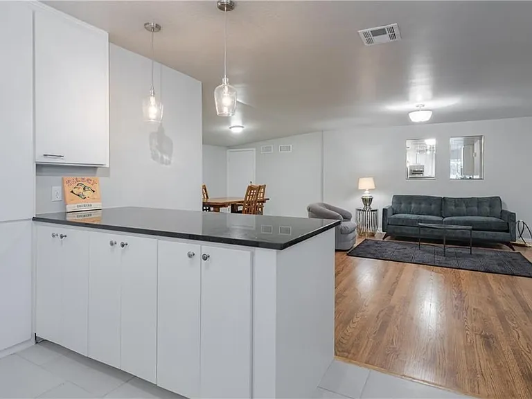 4713 N Harvey Pkwy — Photo 8