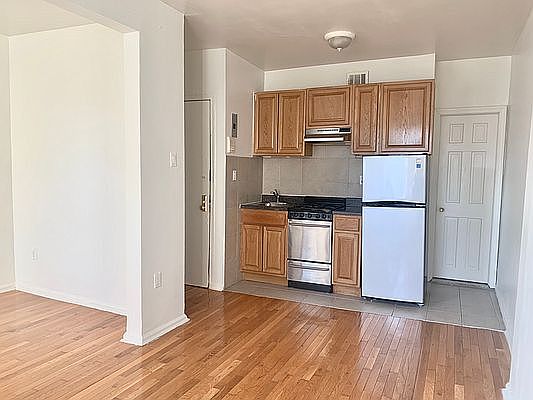 1st image of 142 W 113th St #10