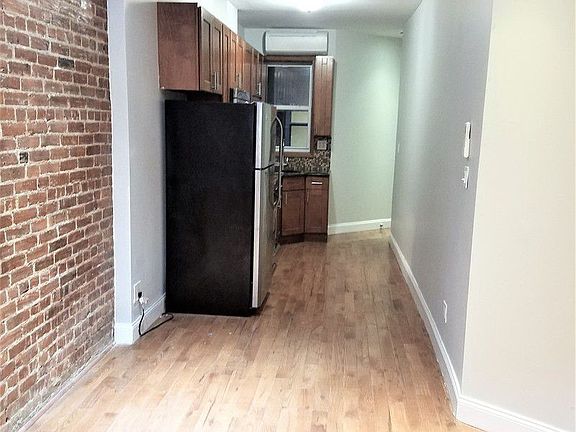 2nd image of 325 Stanhope St APT 1B