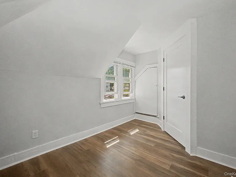 480 King St — Photo 18