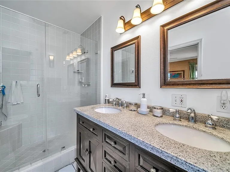 2419 W 154th St — Photo 14